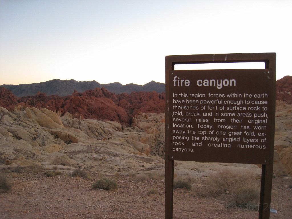 Las Vegas 2010 - Valley of Fire 1581.JPG - The 2010 Las Vegas Fire - Ice and Sweat Tour. Half Marathon, Red Rock Canyon, Mt. Charleston, Casinos, Valley of Fire.... and buffets!